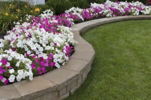 4 Great Features of a Retaining Wall